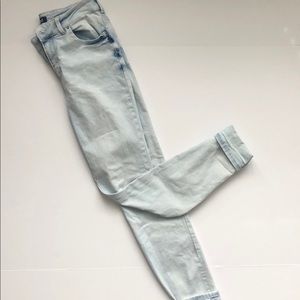 Light washed high waisted jeans